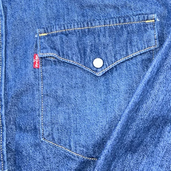 Levi’s Women’s Blue Denim Pearl Snap Iconic Western Shirt Modern Fit Size M - Picture 3 of 8